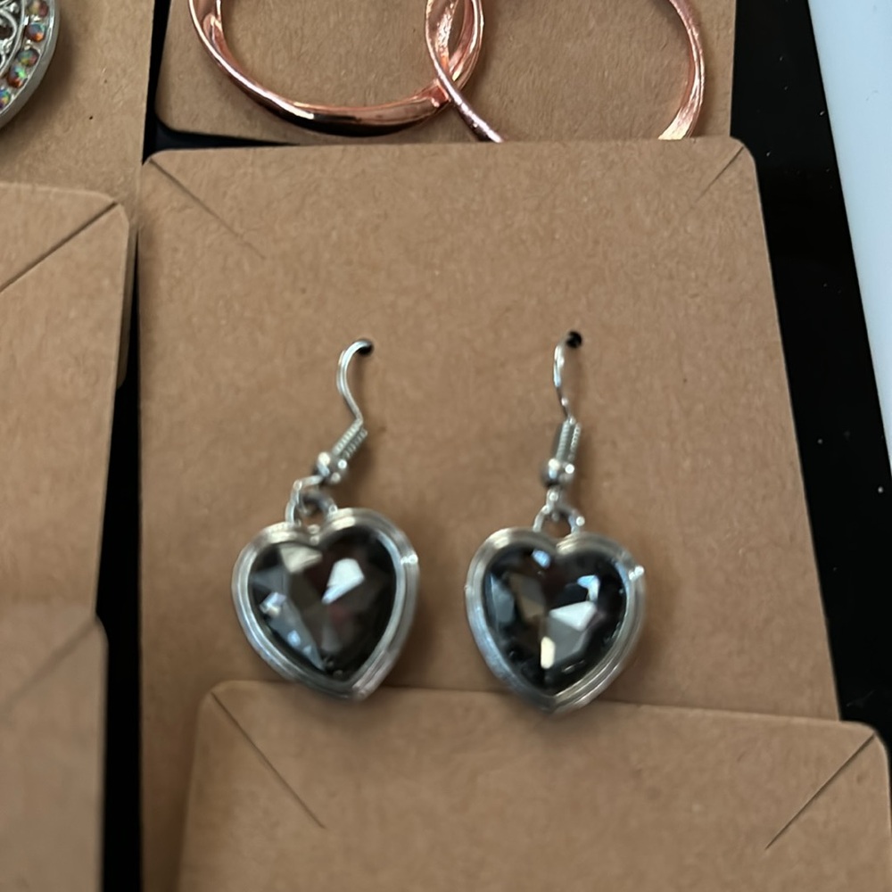 Earring bundle - Picture 6 of 11